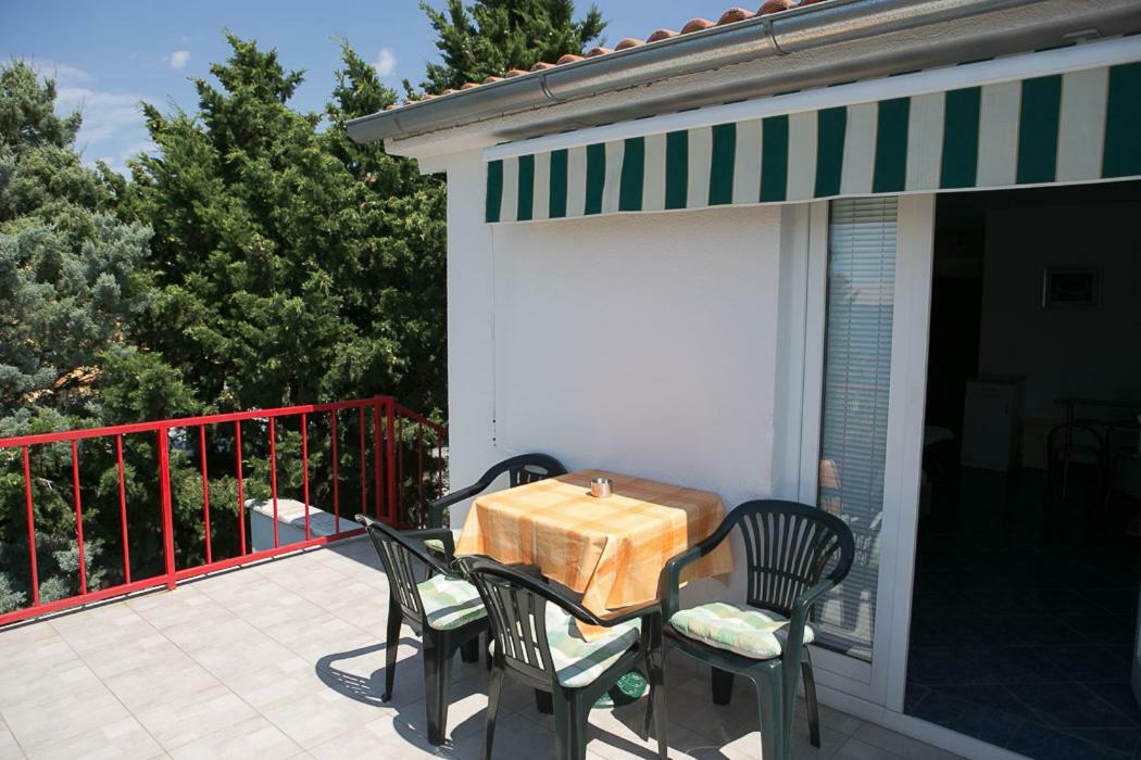 Apartmani Herceg Karlobag Zewnętrze zdjęcie